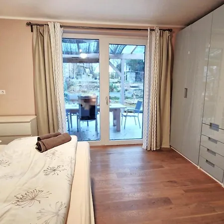 Apartment Mit Sauna, Garten & Schwimmteich