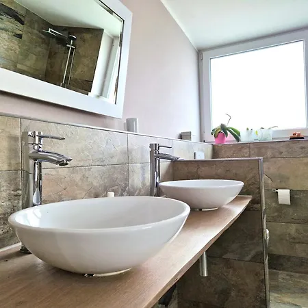 Mit Sauna, Garten & Schwimmteich Appartement